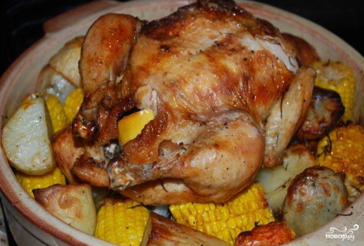 Курица, запеченная целиком с овощами
