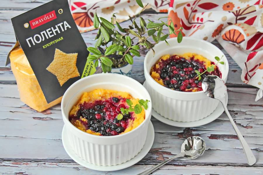 Запеченная каша из поленты "Bravolli" с ягодным киселем