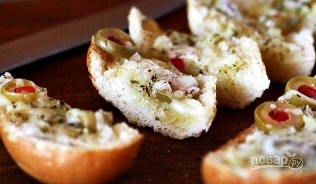 Сырный хлеб с маслинами