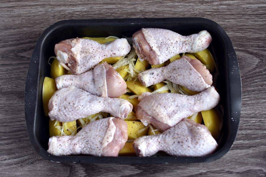 Что приготовить на ужин: куриные ножки с картофелем и грибами в духовке