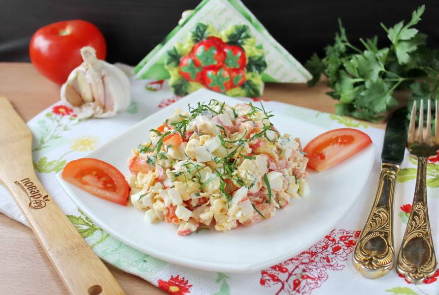 Салат с огурцом, помидорами черри и крабовыми палочками – пошаговый рецепт приготовления с фото