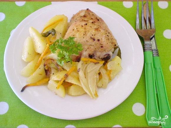 Куриные бедра с картошкой в духовке - рецепт с фото на конференц-зал-самара.рф