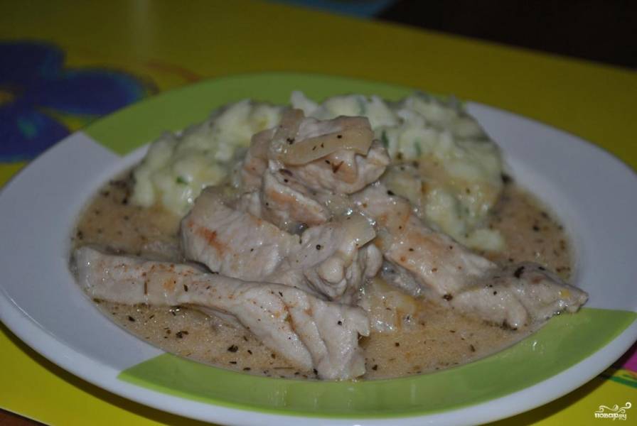 Свиная корейка на кости в соево-медовом соусе с картофелем в духовке