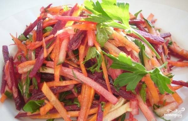 Капустный салат с морковью и свеклой
