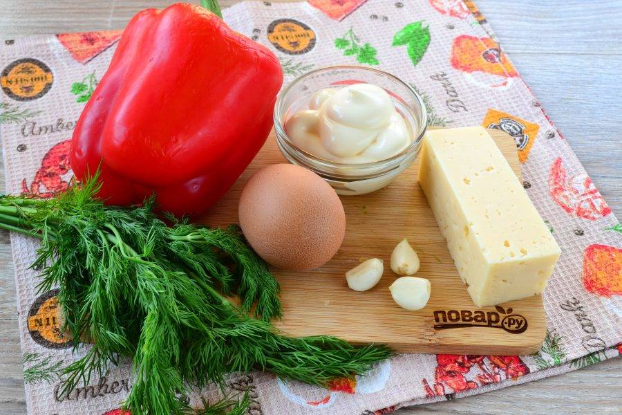 1. Подготовьте все необходимые ингредиенты. Вместо твердого сыра можно взять плавленый.