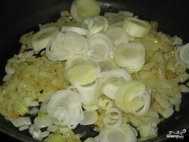 Рыбный суп с сыром и яйцами