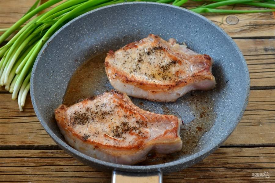 Свиная отбивная на косточке: как жарить, чтобы мясо было сочным