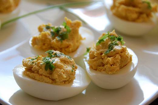 Яйца, фаршированные икрой минтая – пошаговый рецепт приготовления с фото