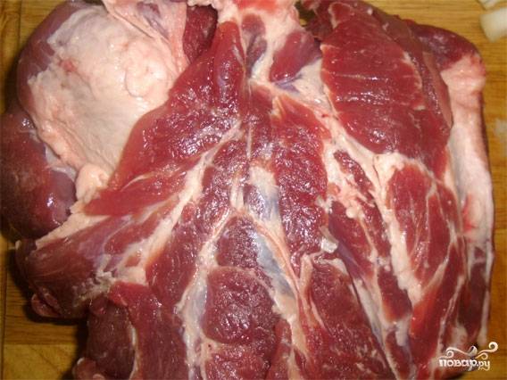 Хорошо известный факт, что для шашлыка лучше всего подходит шейная часть свинины. Даже у не опытных шашлык из этой части получается сочным и нежным.
