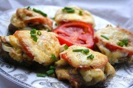 Мясо «Гармошка» с помидорами в духовке