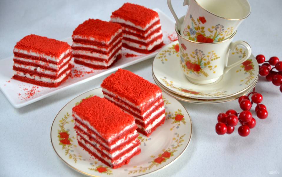 Пирожное Красное и белое