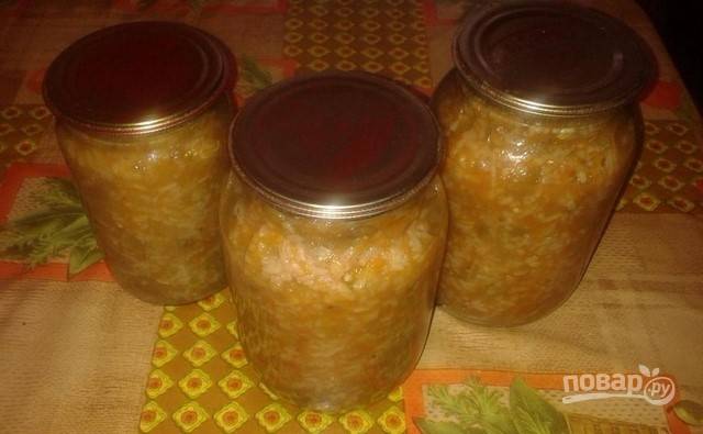 Заготовка на зиму, которая никого не оставит голодным: рецепт овощного салата с рисом