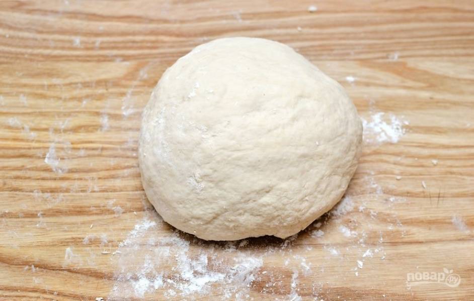 8.	Вымешивайте тесто в течение 10 минут. Сформируйте из него шарик.