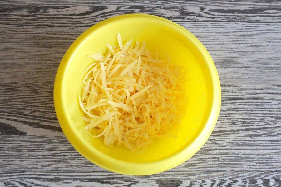 Рецепт Ватрушки с яйцом и сыром. Калорийность, химический состав и пищевая ценность.