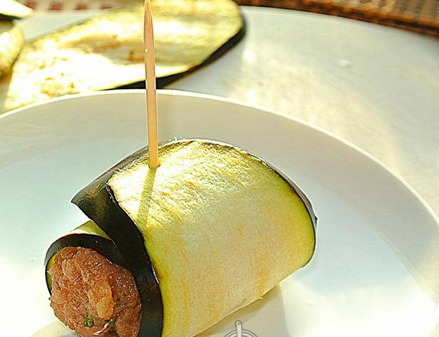 Depo.Кухня: Рецепт рулетиков из баклажанов с орехово-сырной начинкой