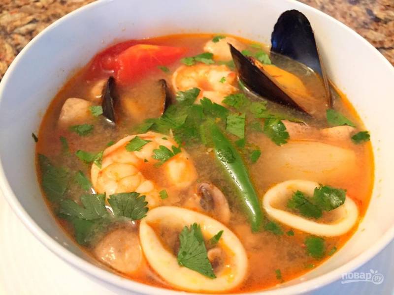 Суп с морепродуктами на овощном бульоне