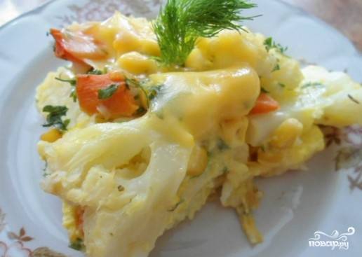 Запеченная цветная капуста с сыром и яйцом в духовке