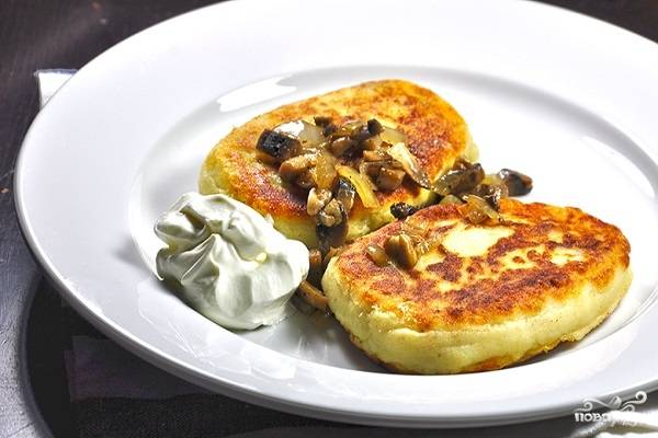 Картофельные пирожки с грибами