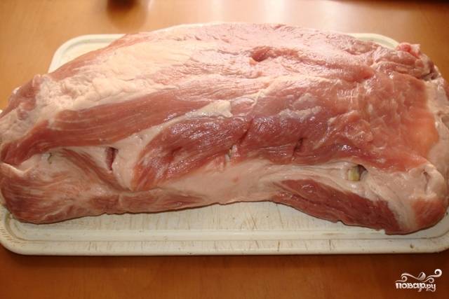 Запечённая свиная вырезка с лавровым листом
