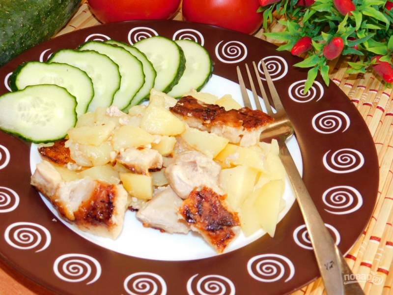 Запечённая картошка по-гречески в духовке: рецепт - Лайфхакер