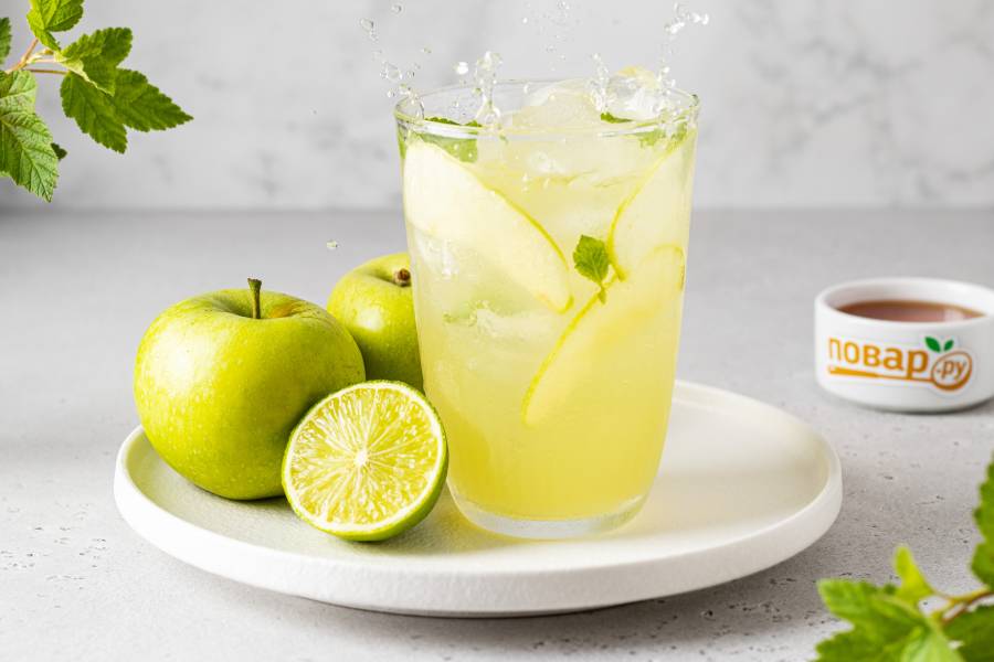 Лимонад с зеленым яблоком и лаймом