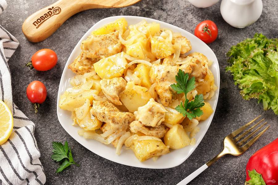 Куриные грудки с картошкой и сыром