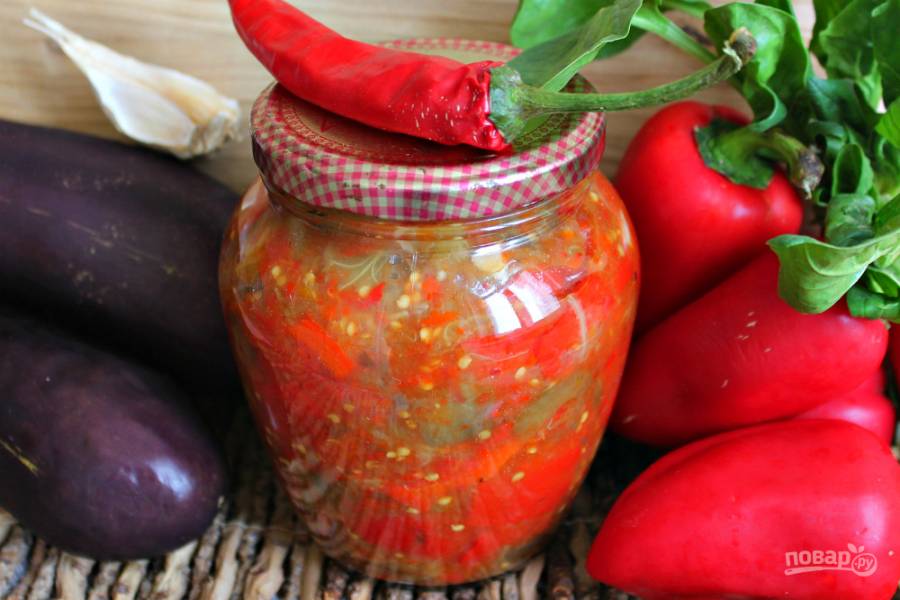 салат из жареных баклажанов с помидорами и болгарским перцем и чесноком рецепт | Дзен