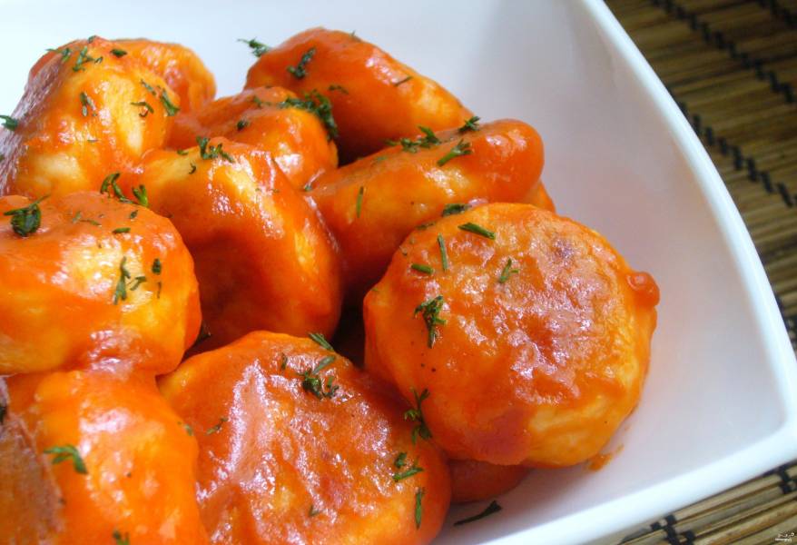 Рыбные котлеты в томатном соусе — нежные, сочные и вкусные