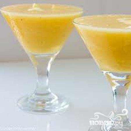 5.	Разлейте готовый напиток в элегантные бокалы и сразу же наслаждайтесь приятным вкусом, ароматом и пользой свежих фруктов и молока.