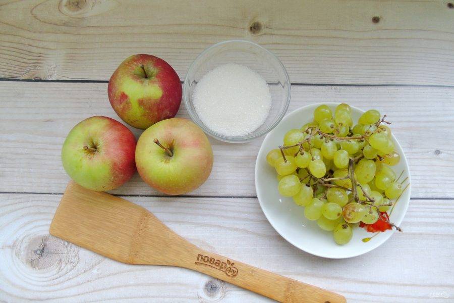 Для приготовления варенья возьмите яблоки, виноград и сахар.