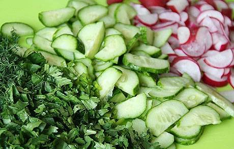 Салат с консервированными шампиньонами: 4 простых и вкусных рецепта