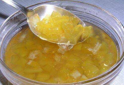 4. Взбиваем апельсины в блендере вместе с сахаром или домешиваем сахар в уже готовое пюре.