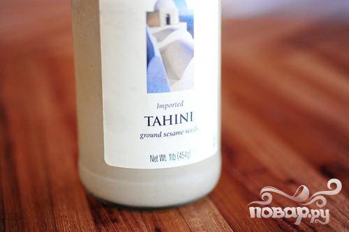 Будет просто отлично если вы найдете Тахини. Эта кунжутная паста обычно продается в стеклянных бутылках.