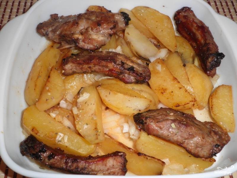 Свиные ребрышки с картошкой на сковороде – простой и вкусный рецепт с фото (пошагово)
