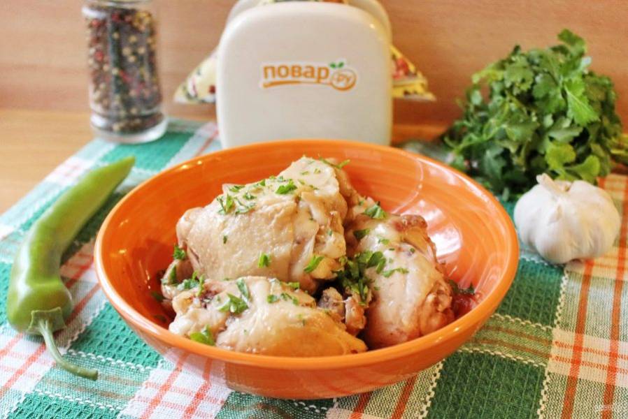 Вкусный рецепт курицы с хрустящей корочкой и картошкой на противне