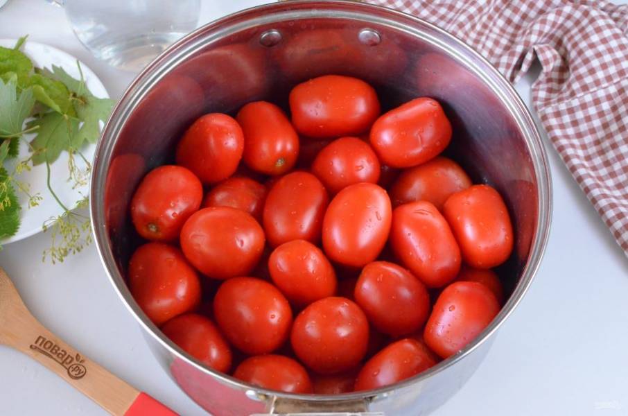 Выложите помидоры.