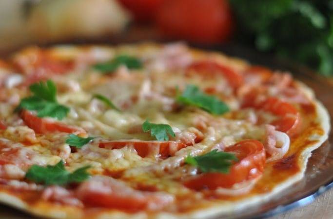 Можно даже детям: быстрый и полезный рецепт пиццы без дрожжей