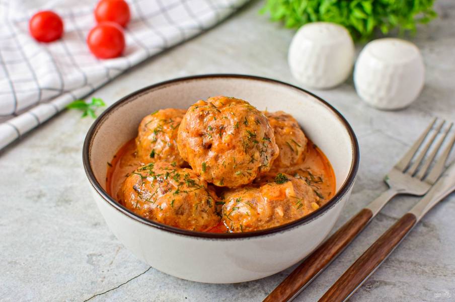 Тефтели в сметанном соусе