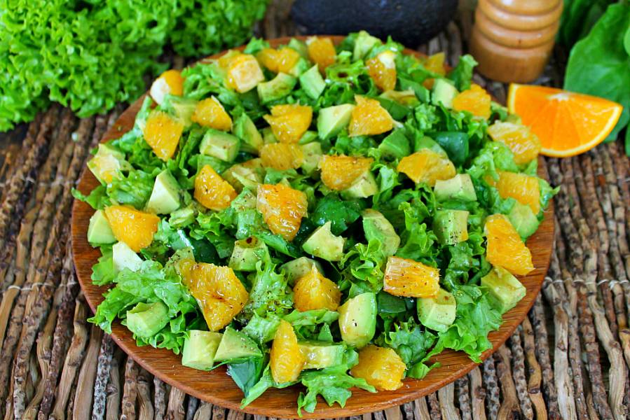 Зеленый салат с апельсинами
