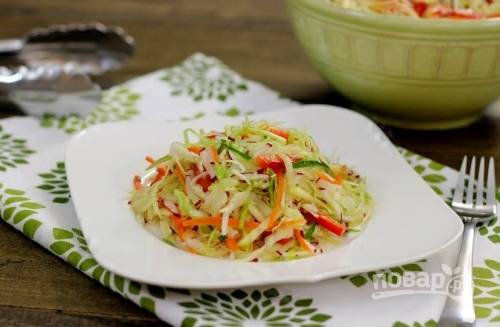 6. разложите этот яркий, витаминный и вкусный салатик порционно. Приятного аппетита!