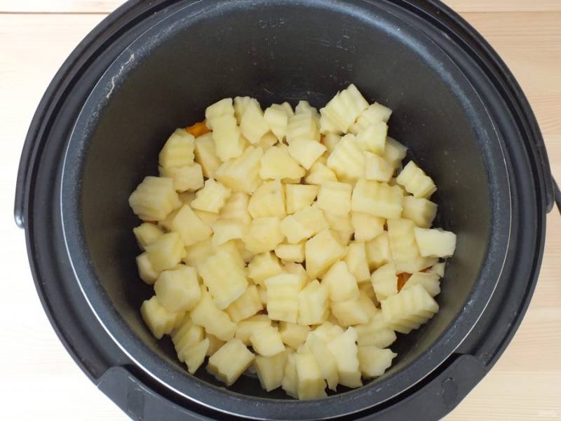 Картошка с копчеными ребрышками в мультиварке – рецепт с фото