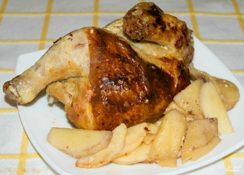 Запеченная айва фаршированная курицей и говядиной