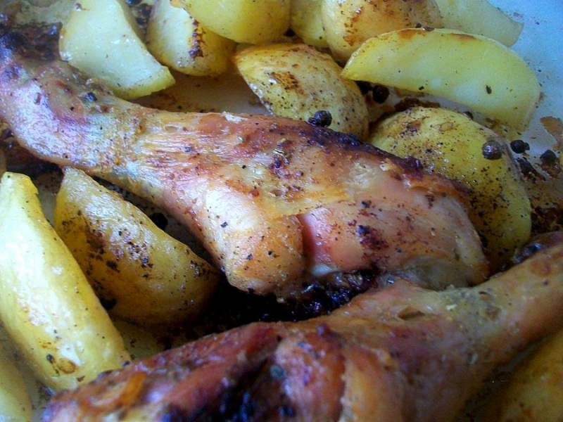 Поскольку мы проводили предварительную обжарку, то этого времени должно хватить, чтобы курица и картошка приготовились. Приятного всем аппетита!