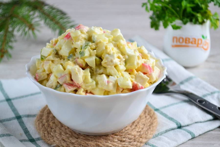 Салат из крабовых палочек с кукурузой рецепт – Советская кухня: Салаты. «Еда»
