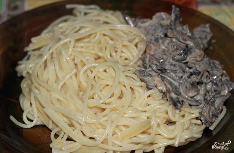 Спагетти со сливками и грибами