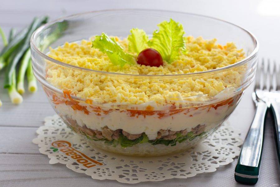 Салат с печенью трески и рисом