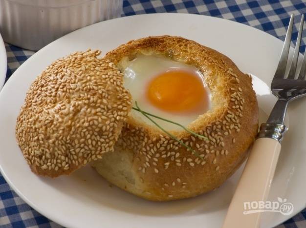 Необычная яичница в булочке на завтрак — Yaratelle