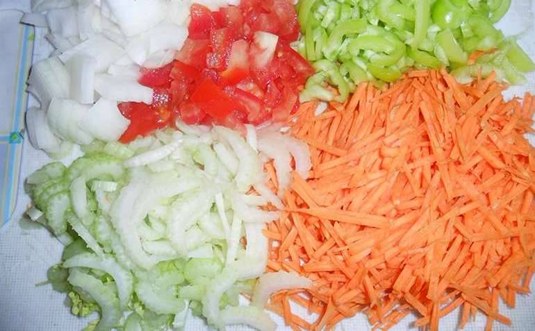 Тушеная горбуша с овощами и рисом