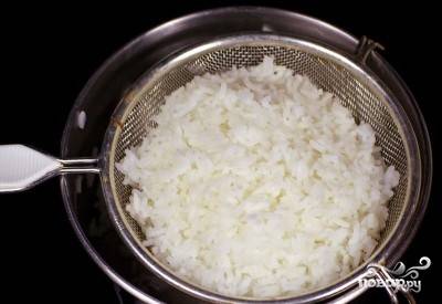 Пока тыква готовится, сварите рис. Но не полностью, достаточно будет поварить его 15 минут. Не много и не мало. Чтобы он был почти готов.