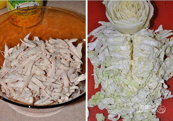 2. Измельчите грудку и пекинскую капусту. Выложите в глубокий салатник. 